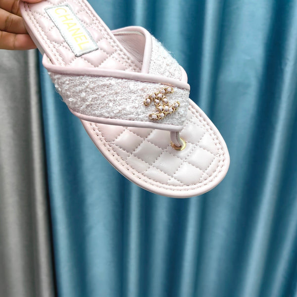 Chanel 26P Flip-Flops Light Pink in Woven 712317