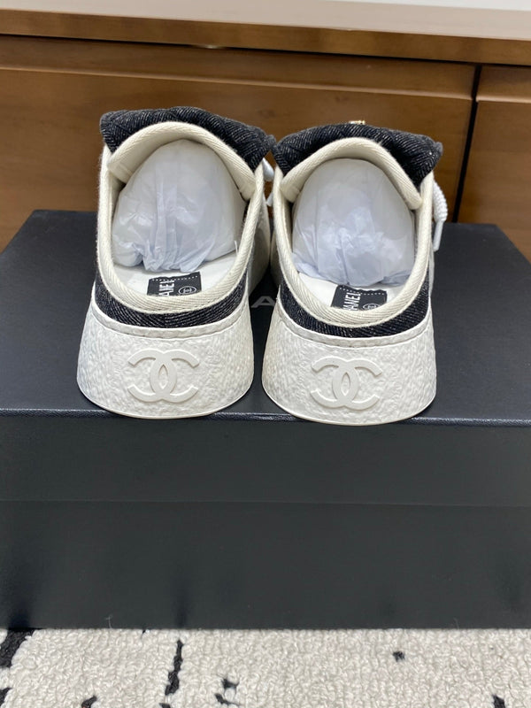 Chanel 26 Mules Casual Black White in Fabric 729327