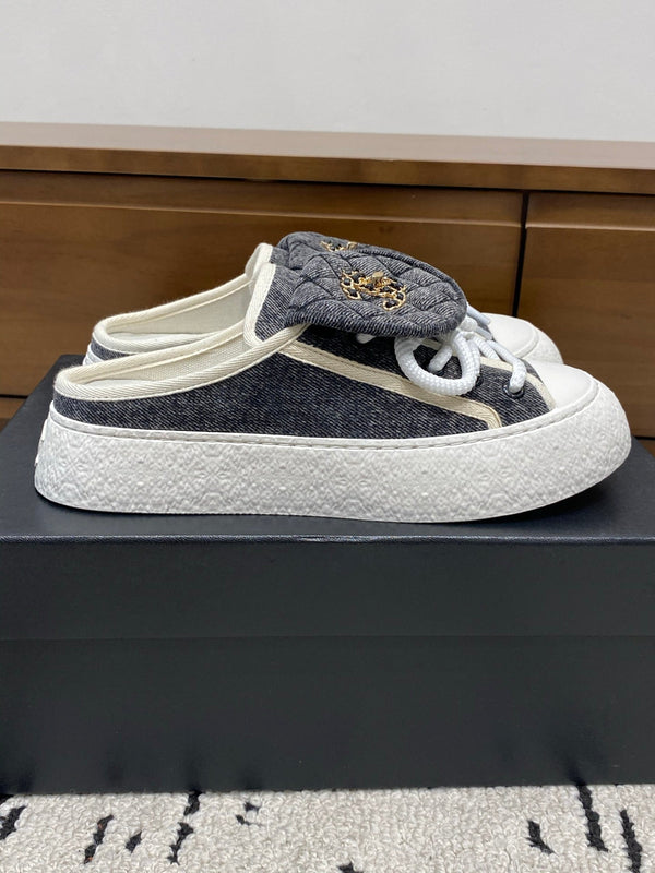 Chanel 26 Mules Casual Grey White in Fabric 729325