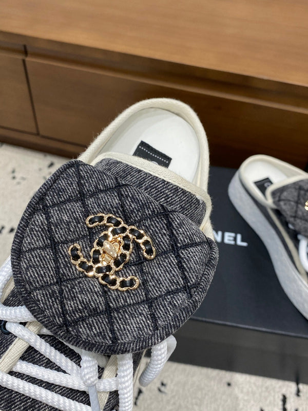Chanel 26 Mules Casual Grey White in Fabric 729325