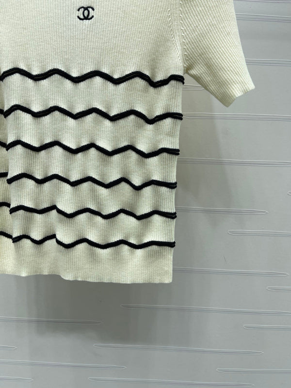 Chanel 2026 Wavy Stripe Knit Short-Sleeve Top Black in Knit Fabric 376034