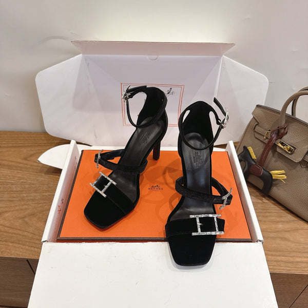 HM  Liv Sandal 10.5 Black in Velvet 744072