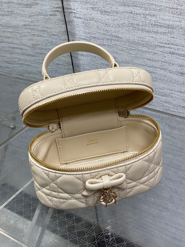 CD Bow-embellished Cosmetic Bag 17.5 Beige in Lambskin 286418