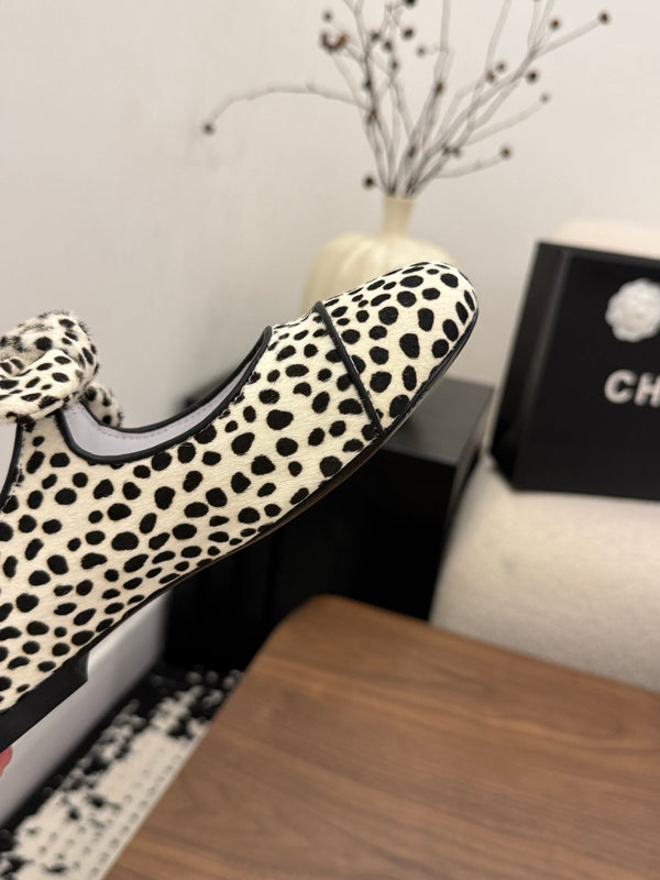 CC 26 Polka Dot Mary Janes White Black in Horsehair 756092