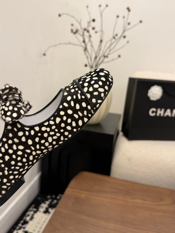 CC 26 Polka Dot Mary Janes Black White in Horsehair 756091