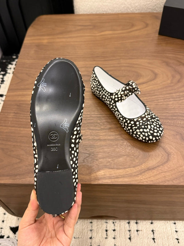 CC 26 Polka Dot Mary Janes Black White in Horsehair 756091
