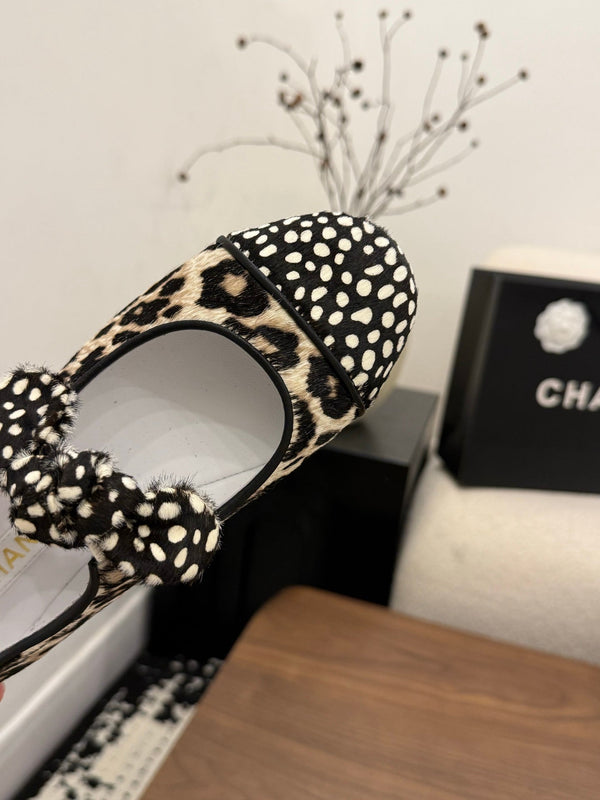 CC 26 Polka Dot Mary Janes Beige in Horsehair 756089