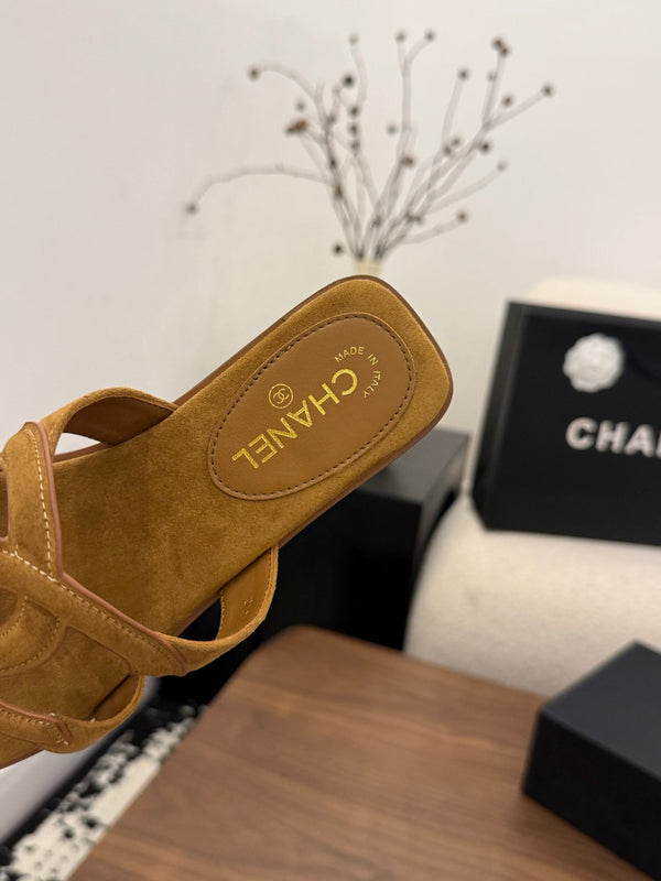 CC 26 Sandal Brown in Velvet 748532