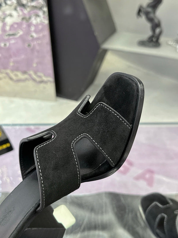 HM Sandal 90mm Black in Sandblasted Cowhide 757939