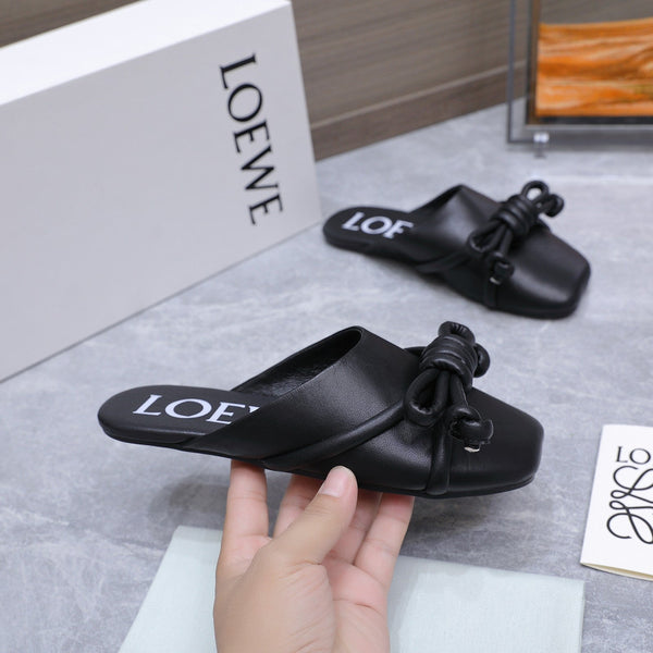 Loew 26 Knotted Closed-Toe Flat Mules Black in Lambskin 759436