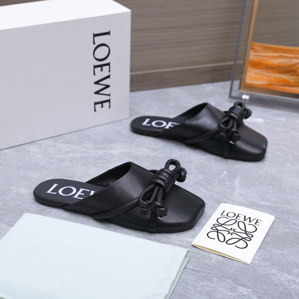 Loew 26 Knotted Closed-Toe Flat Mules Black in Lambskin 759436