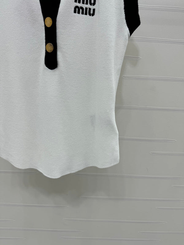 Miu 26 Crew Neck Vest White in Wool 382107