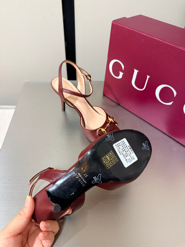 GG Buckle Stiletto Round Toe Heel Height 85mm Burgundy in Calfskin 784469