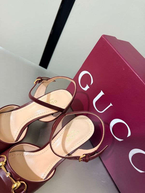 GG Buckle Stiletto Round Toe Heel Height 85mm Burgundy in Calfskin 784469
