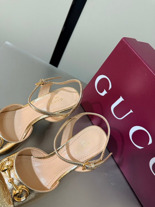 GG Buckle Stiletto Round Toe Heel Height 85mm Gold in Calfskin 784468