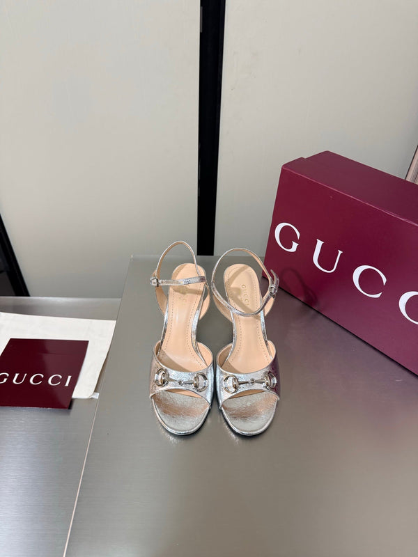 GG Buckle Stiletto Round Toe Heel Height 85mm Silver in Calfskin 784466