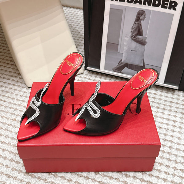 VL 26 Pointed Toe Rhinestone Buckle Sandals 10cm Black in Cowhide 813049
