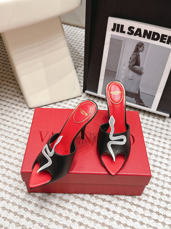 VL 26 Pointed Toe Rhinestone Buckle Sandals 10cm Black in Cowhide 813049