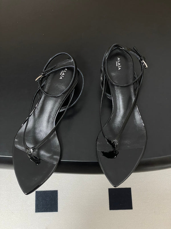 Alaia Thong Sandals Black 3cm Patent Leather 835291
