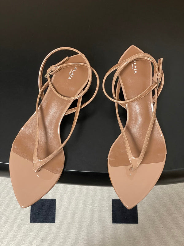 Alaia Thong Sandals Light Begie 3cm Patent Leather 835289