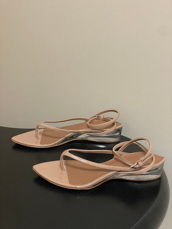 Alaia Thong Sandals Light Begie 3cm Patent Leather 835289