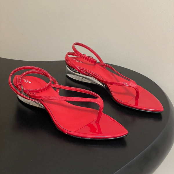Alaia Thong Sandals Red 3cm Patent Leather 835288