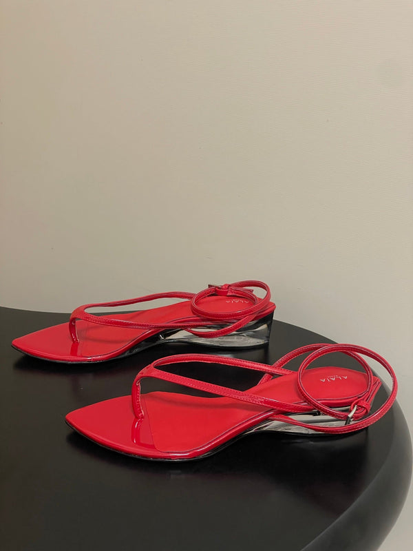 Alaia Thong Sandals Red 3cm Patent Leather 835288