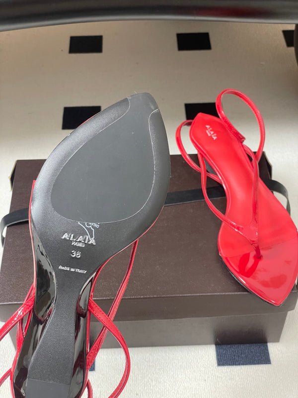 Alaia Thong Sandals Red 3cm Patent Leather 835288