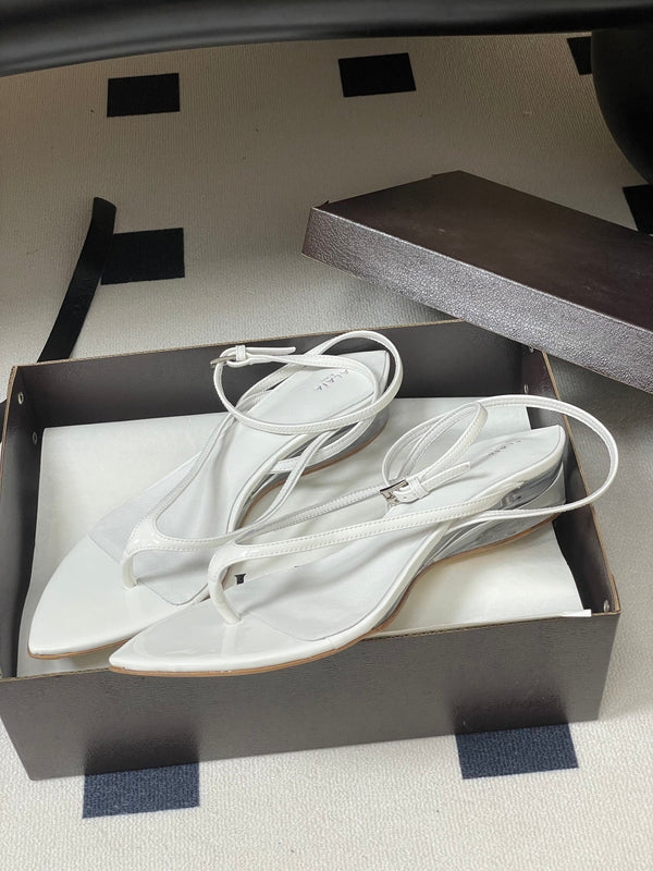 Alaia Thong Sandals White 3cm Patent Leather 835287