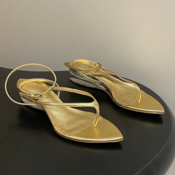 Alaia Thong Sandals Gold 3cm Patent Leather 835285