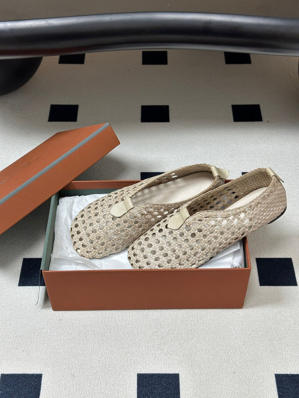 LP 26s Floaty Flats Cream Handwoven Cowhide Leather 235276