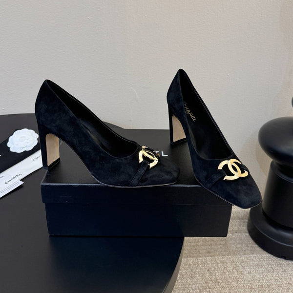 CC 26ss Logo Square-Toe Pumps Black Suede 835687