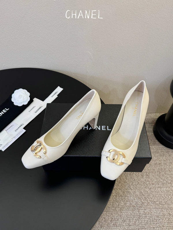 CC 26ss Logo Square-Toe Pumps White Lambskin 835685