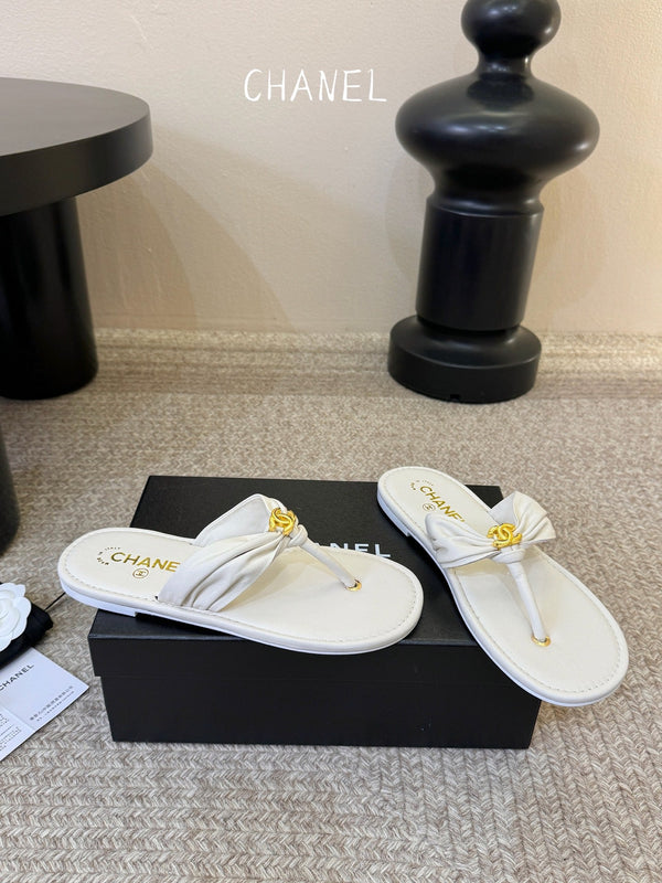 CC 26S Thong Slide Sandals White Cowhide 835641
