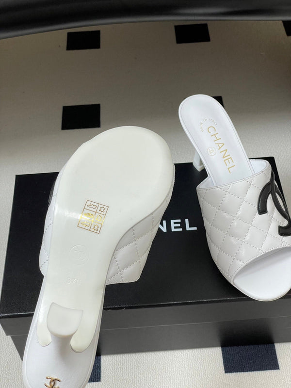 CC 26A Logo Quilted Heeled Sandals 8cm White Black Lambskin 834711
