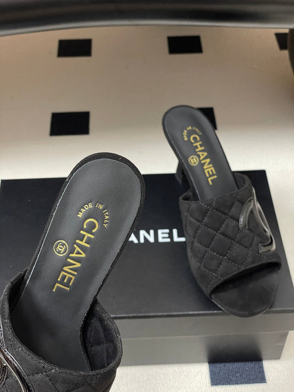 CC 26A Logo Quilted Heeled Sandals 8cm Black Suede 834706