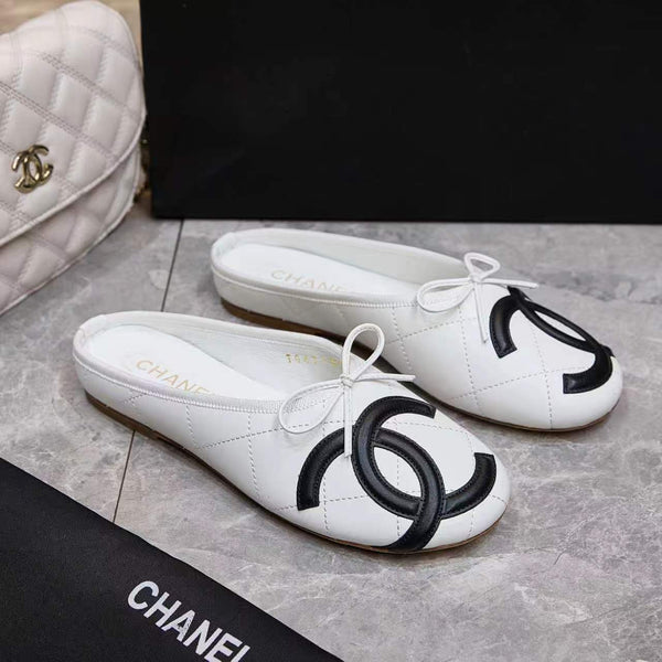 CC Coco Beach 26SS Flat Mules White Quilted Lambskin Black Logo 840270