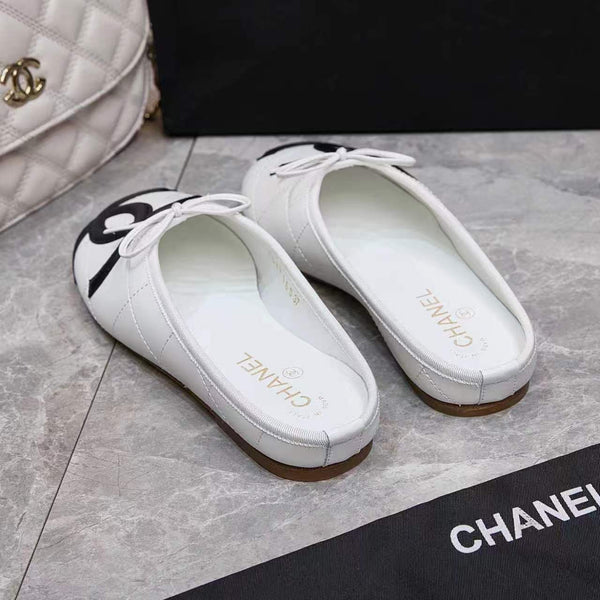 CC Coco Beach 26SS Flat Mules White Quilted Lambskin Black Logo 840270