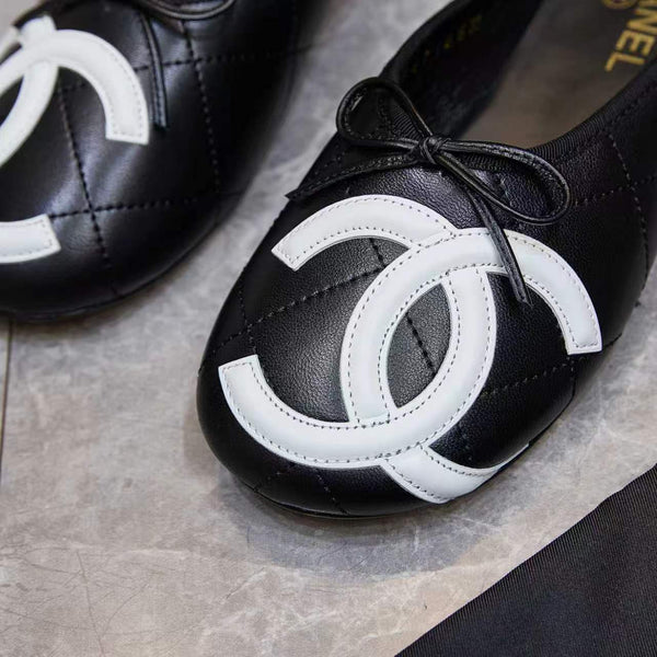CC Coco Beach 26SS Flat Mules Black Quilted Lambskin White Logo 840269