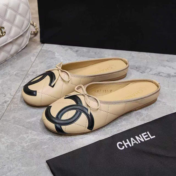 CC Coco Beach 26SS Flat Mules Begie Quilted Lambskin Black Logo 840268