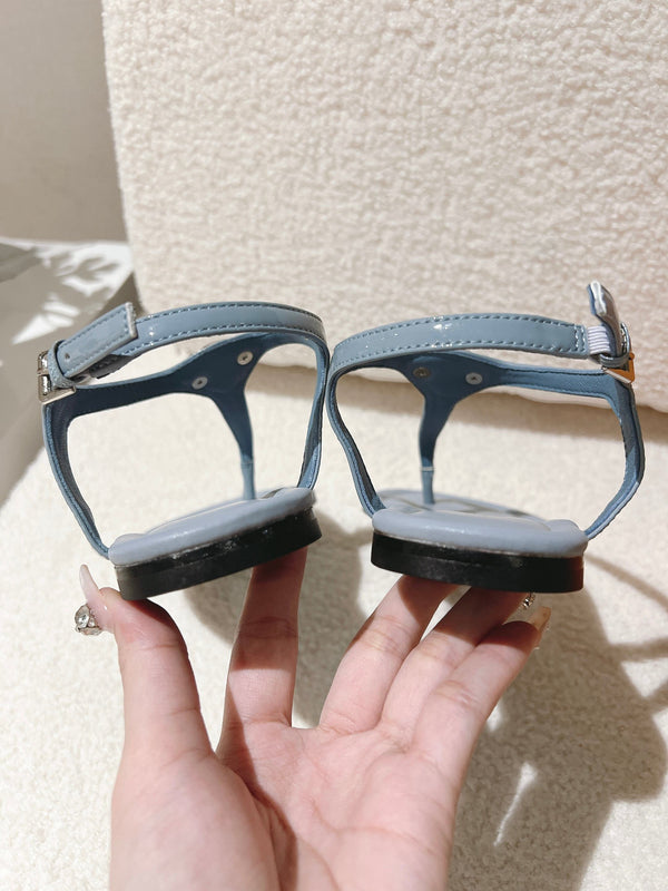 LV Thong Flat Sandals Logo Patent Leather 840389