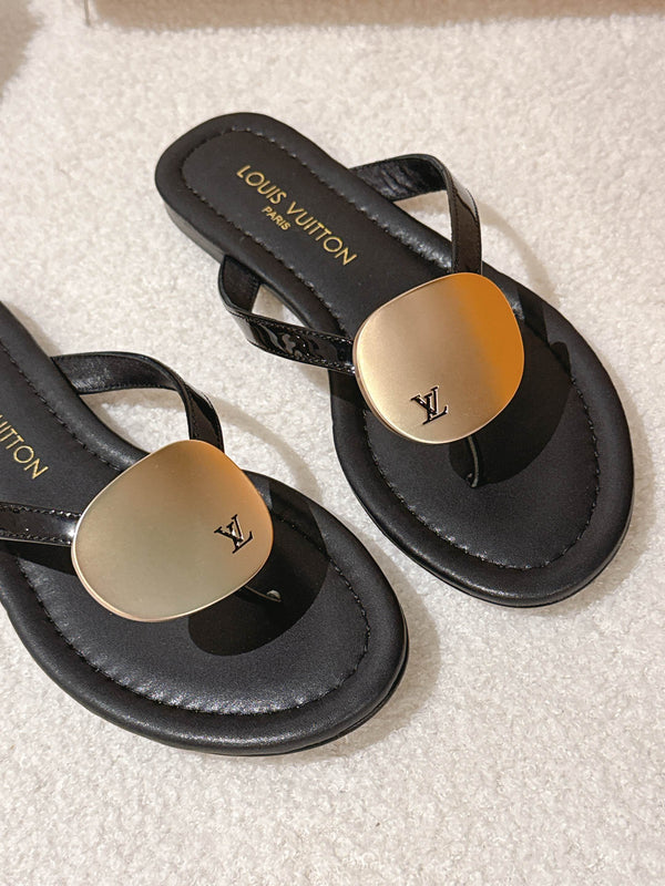 LV Treasure Thong Flat Logo Patent Leather 840385