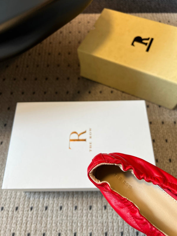 TR 26SS Ruched Pointed-Toe Kitten Heel Pumps