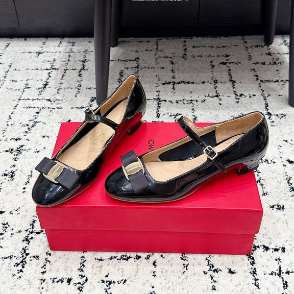 FG Vara Bow Round Toe Mary Jane Pumps 3.5cm Black Patent Leather 458405
