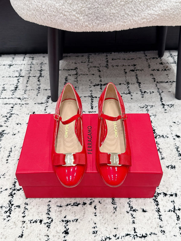 FG Vara Bow Round Toe Mary Jane Pumps 3.5cm Red Patent Leather 458404