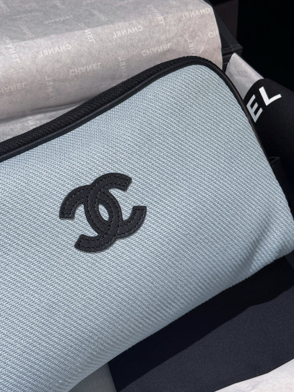 CC Coco Beach 26s Zipped Pouch CC Logo 22cm Blue Canvas 292117