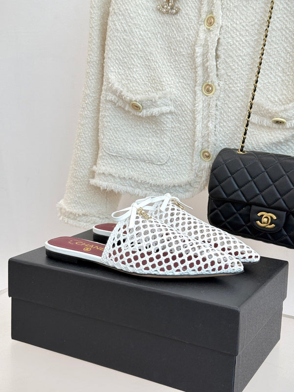CC 26A Bow Pointed-Toe Mules White Leather 887973