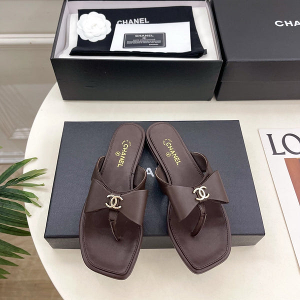 CC Bow Thong Flat Sandals Brown Leather 891772