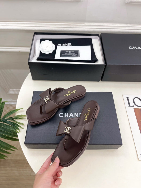 CC Bow Thong Flat Sandals Brown Leather 891772