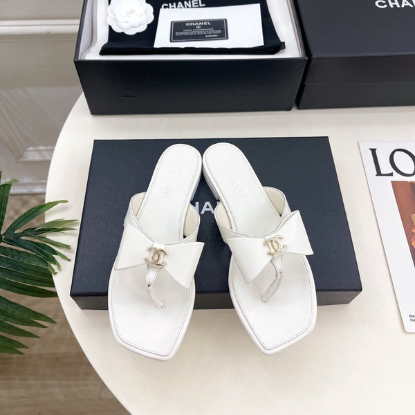 CC Bow Thong Flat Sandals White Leather 891770